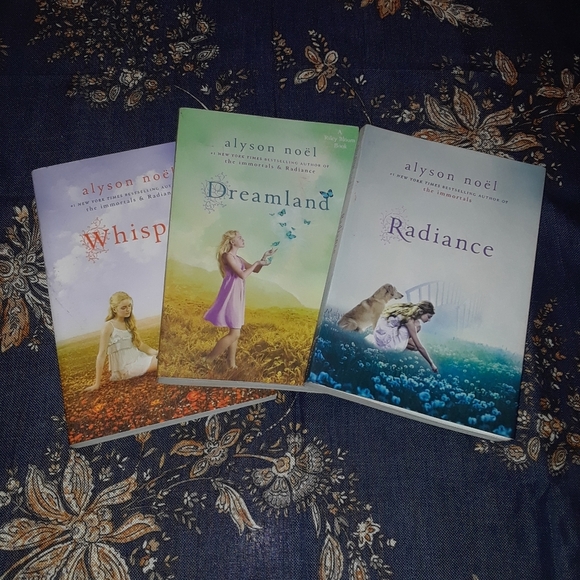 fantasy novel Riley Bloom book set by Alyson Noel - Picture 3 of 6